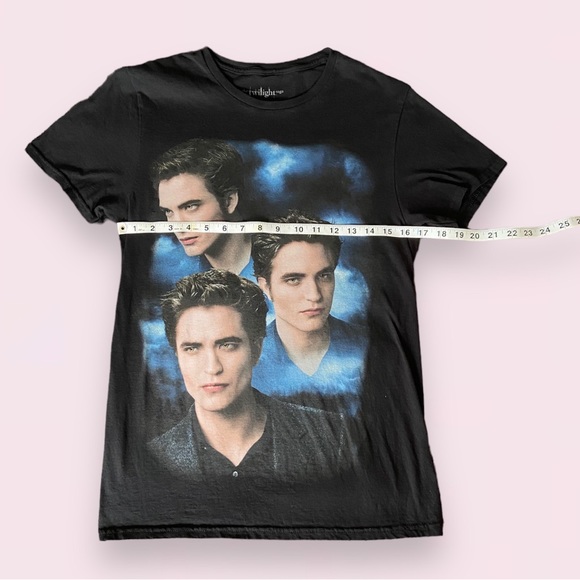 SOLD • twilight saga edward cullen t-shirt - Picture 4 of 9